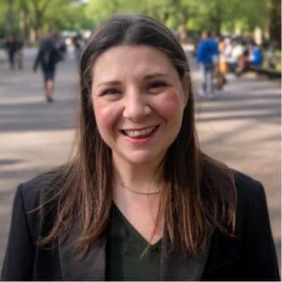 Taylor Rose headshot